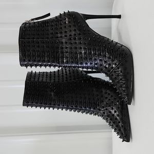 Steve Madden spike Boots